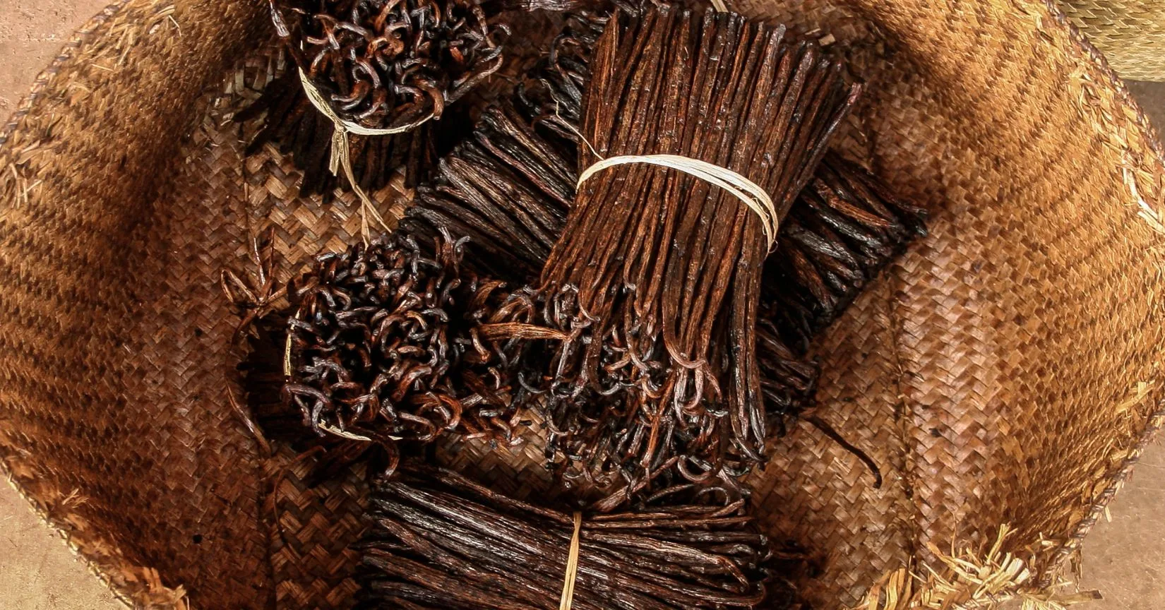 thumbnail image 2 of 10 Gourmet Madagascar Bourbon Vanilla Pods - Organic Top Quality 14/15cm 2 of 3